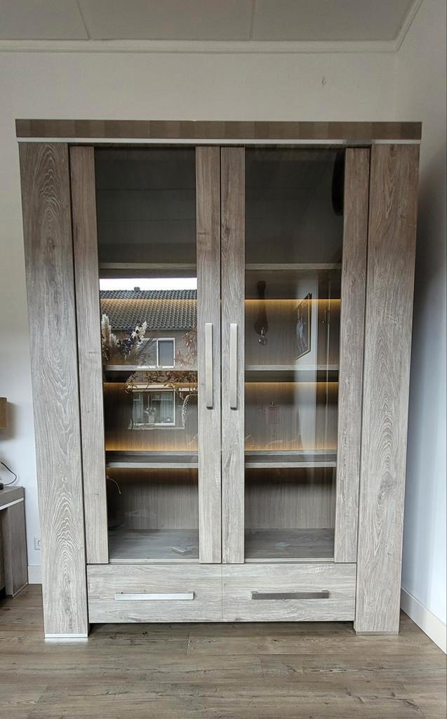 Robuuste vitrinekast, Huis en Inrichting, Kasten | Vitrinekasten, Zo goed als nieuw, 200 cm of meer, 25 tot 50 cm, Glas, Ophalen