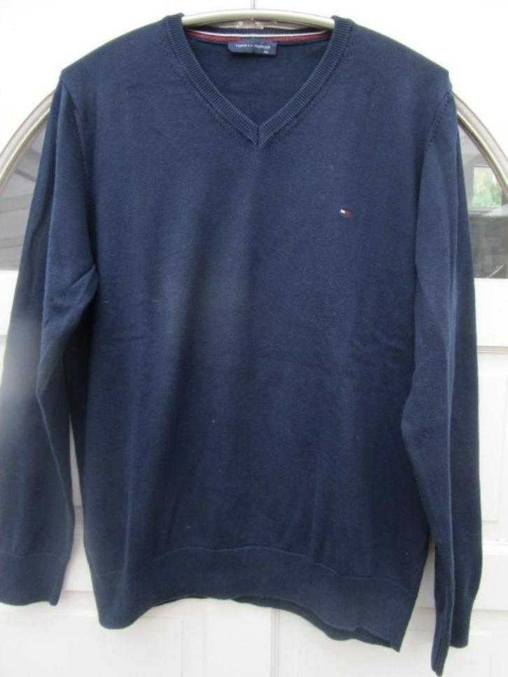 Klassieke donkerblauwe Tommy Hilfiger v hals trui valt als L, Kleding | Heren, Truien en Vesten, Zo goed als nieuw, Maat 52/54 (L)