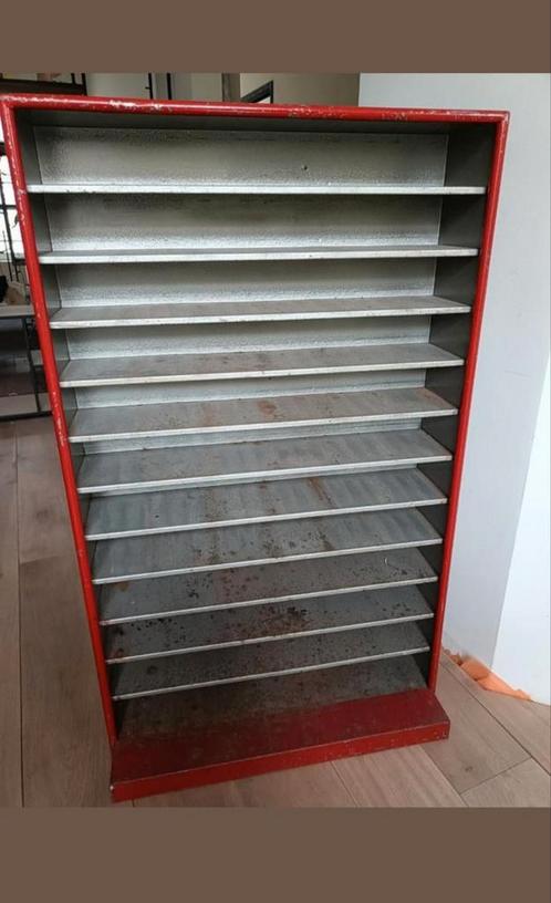 stalen vakkenkast met een stoere industriële uitstraling., Huis en Inrichting, Kasten | Roldeurkasten en Archiefkasten, Gebruikt