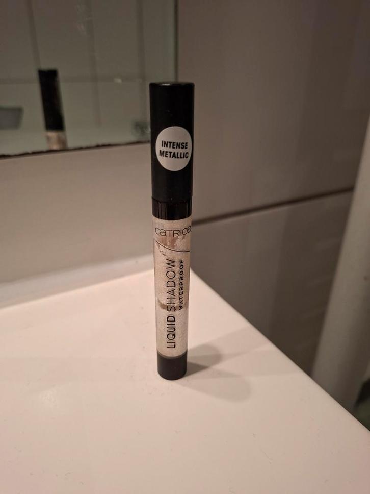 Catrice Liquid Shadow - Intense Metallic, Sieraden, Tassen en Uiterlijk, Uiterlijk | Cosmetica en Make-up, Ophalen of Verzenden