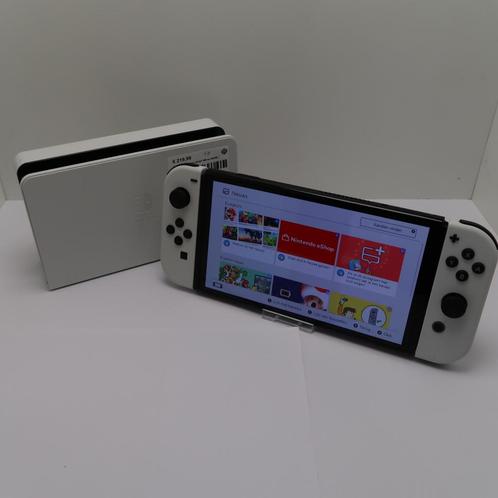 Nintendo Switch OLED White 64GB | in Nette Staat, Spelcomputers en Games, Spelcomputers | Nintendo Switch, Zo goed als nieuw
