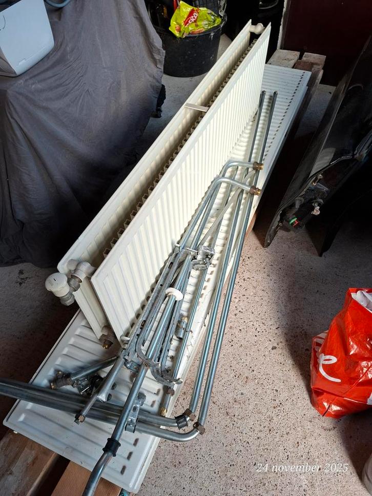 2 Gebruikte Radiatoren - 140 & 220 cm breed, Doe-het-zelf en Verbouw, Verwarming en Radiatoren, Ophalen