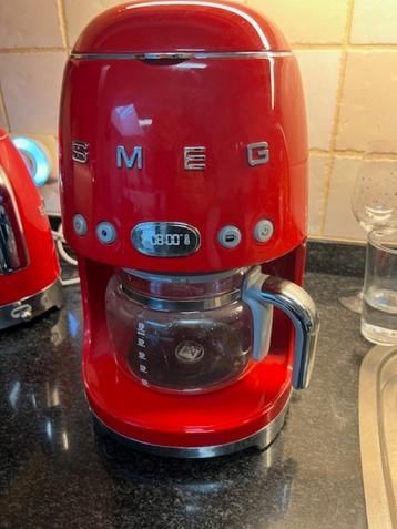 SMEG Filterkoffiemachine DCF02RDEU Rood beschikbaar voor biedingen