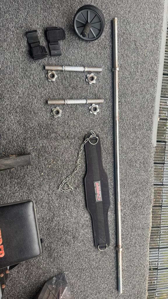 Complete fitness set met bankje, dumbells en gewichten, Sport en Fitness, Fitnessmaterialen, Gebruikt, Fitnessbank, Armen, Ophalen