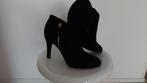 Zwarte Suède Enkellaarsjes met Hak - Nieuw!, Ophalen of Verzenden, Nieuw, Zwart