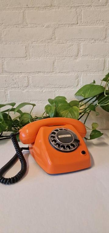 Vintage oranje telefoon, PTT type T65 de luxe, MRT '78 beschikbaar voor biedingen
