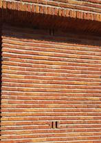 UNIEK! 140M2 antieke handvorm vechtformaat steen 21 x 4 rood, Ophalen, Zo goed als nieuw, Bakstenen