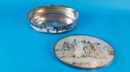Vintage brocante metalen blik met bruiloft, ovaal. 6C6, Verzamelen, Blikken, Ophalen of Verzenden, Gebruikt, Koek(jes)