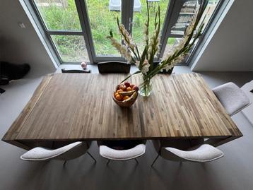 Houten Eettafel - 6-8 Personen beschikbaar voor biedingen