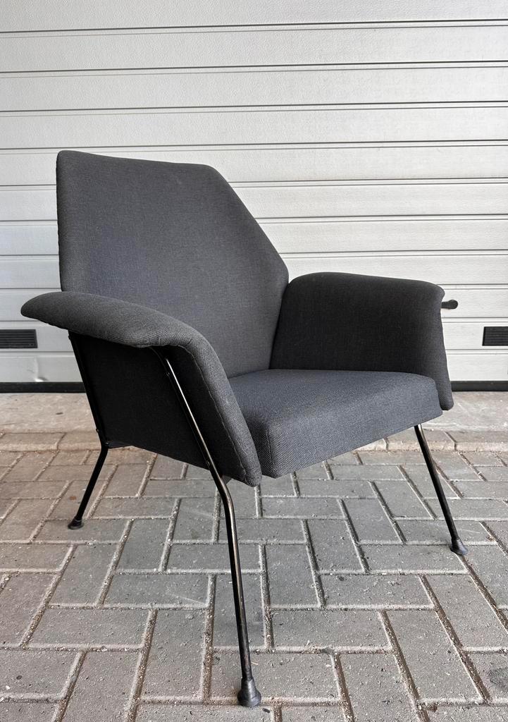 Gispen 1421 design fauteuil, Huis en Inrichting, Fauteuils, Gebruikt, 50 tot 75 cm, 75 tot 100 cm, Ophalen