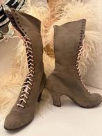 Antieke rijglaarsjes lichtbruin leder, Verzenden, Dames