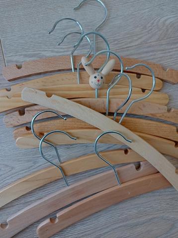 Baby kleerhangers HEMA 10 stuks beschikbaar voor biedingen