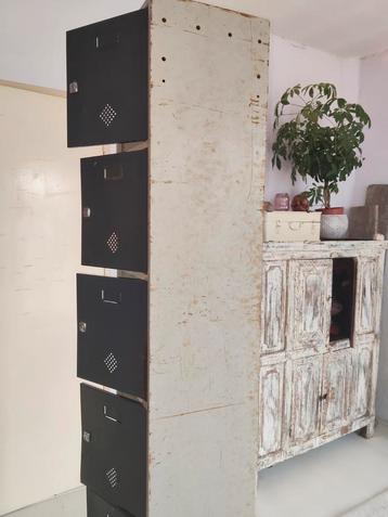 Oude Industriële Locker Kast - Ruige Look beschikbaar voor biedingen