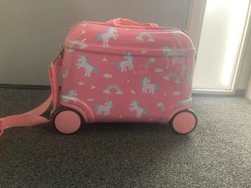 Leuke roze kinderkoffer met wieltjes! beschikbaar voor biedingen