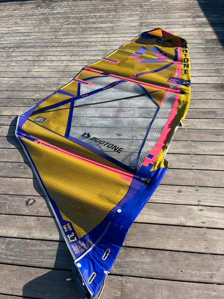 Duotone Super Hero 3.7 (‘24) en 5.3 (SLS-‘24) wave, Watersport en Boten, Windsurfen, Zo goed als nieuw, Zeil, Minder dan 250 cm