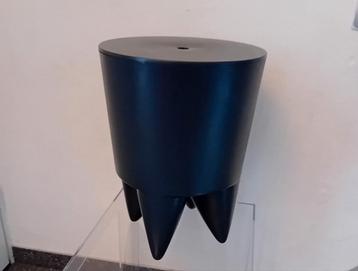 Philippe Starck voor XO, Bubu kruk,bijzettafel beschikbaar voor biedingen