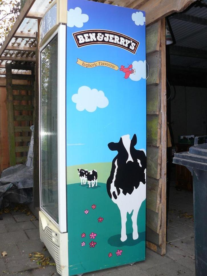 Ben & Jerry's glasdeur vriezer, Witgoed en Apparatuur, Vriezers en Diepvrieskisten, Gebruikt, Vrijstaand, Vrieskast, 160 cm of meer