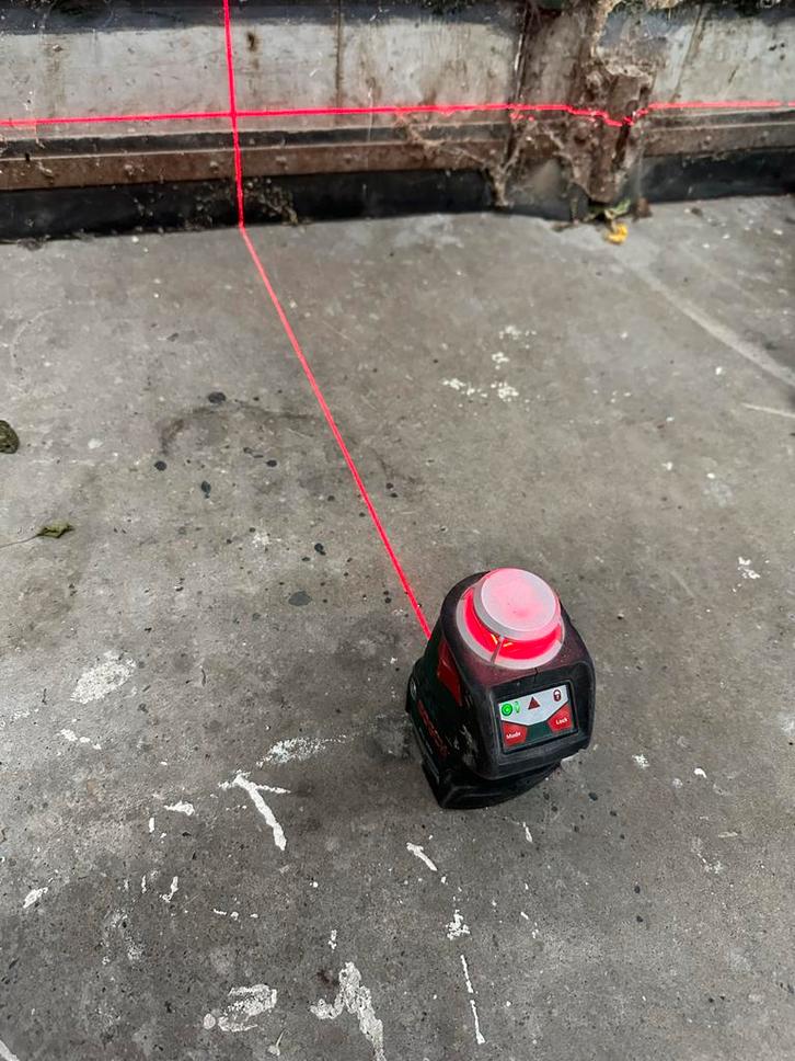 Bosch PLL 360 kruislijnlaser, Doe-het-zelf en Verbouw, Meetapparatuur, Gebruikt, Overige meters, Ophalen of Verzenden