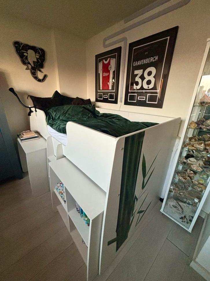 Halfhoogslaper t.w.v 400 euro incl. Bureau, boekenkast., Kinderen en Baby's, Kinderkamer | Stapelbedden en Hoogslapers, Zo goed als nieuw