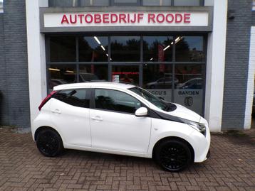 Toyota Aygo 1.0 VVT-i x-play AIRCO,LED,CAMERA,NIEUWE APK ! beschikbaar voor biedingen