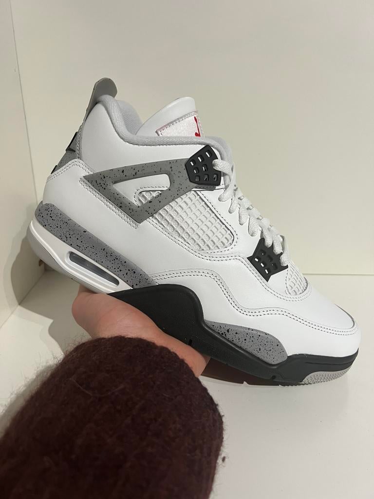 Nike Air Jordan 4 White Cement (2025) maat 42,5, Kleding | Heren, Schoenen, ., Wit, Nieuw, Ophalen of Verzenden