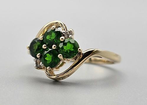 Gouden Vintage ring  edelsteen smaragd en diamant. 2024/192., Sieraden, Tassen en Uiterlijk, Ringen, Zo goed als nieuw, Dame, 17 tot 18