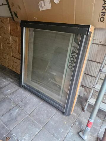 2x Fakro Dakraam FT10 - 114x118cm beschikbaar voor biedingen