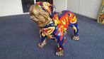 Bulldog beeld. Beschilderde bulldog. Moderne kunst, Ophalen