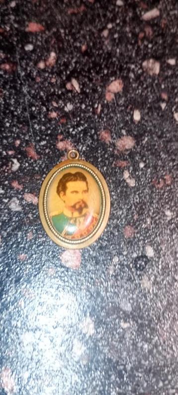 Vintage Medaillon met Portret beschikbaar voor biedingen