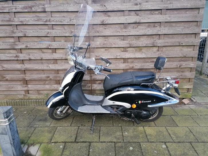 Retro scooter snor bj 2017, Fietsen en Brommers, Snorfietsen en Snorscooters, Zo goed als nieuw, Overige merken, Ophalen