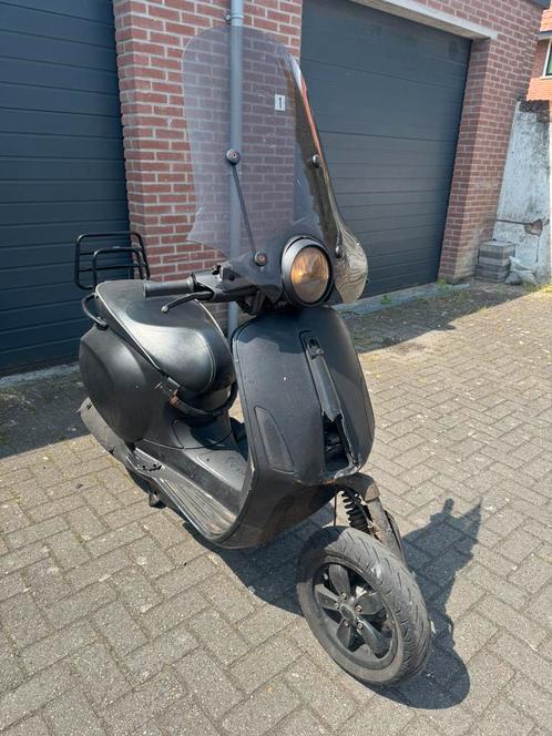 Vespa primavera ZONDER KENTEKEN, Fietsen en Brommers, Scooters | Vespa, Gebruikt, Overige modellen, Ophalen