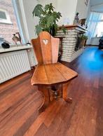 Antieke houten stoel met hart detail, Huis en Inrichting, Stoelen, Ophalen, Gebruikt, Bruin, Eén