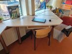 3 Grote driehoek bureau's / tafels van dik multiplex, Ophalen