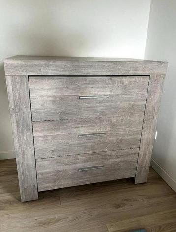 Commode beschikbaar voor biedingen