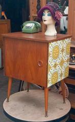 Vintage houten kastje, retro halkastje, mid century i.z.g.s, Huis en Inrichting, Kasten | Ladekasten, Ophalen of Verzenden, 25 tot 50 cm