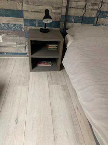 Steigerhouten nachtkastjes met tv meubel beschikbaar voor biedingen