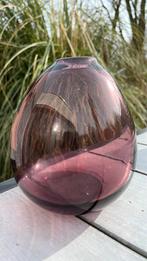 Hysteria violetpaars doorzichtig glazen vaas., Overige kleuren, Ophalen of Verzenden, Minder dan 50 cm, Glas