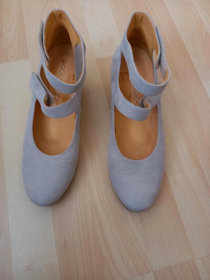 Lichtgrijze pumps maat 40, Poccopazza, hakhoogte 5 cm, rond, Kleding | Dames, Schoenen, Nieuw, Pumps, Grijs, Ophalen of Verzenden