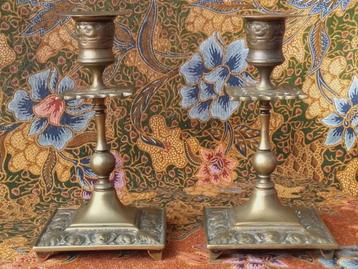 Prachtig stel antieke bronzen kandelaars uit Engeland 16 cm. beschikbaar voor biedingen