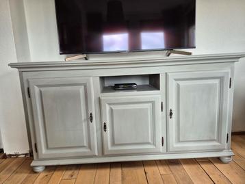 Mooi lichtgrijs dressoir met krijtverf en wax beschikbaar voor biedingen