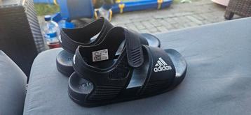Als nieuw! Zwarte adidas sandalen maat 30 beschikbaar voor biedingen