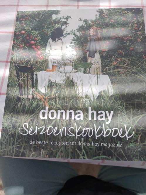 Donna Hay - Donna Hay seizoenskookboek, Boeken, Kookboeken, Zo goed als nieuw, Ophalen of Verzenden