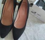 mooie souede zwarte pumps, Skavesti, Zwart, Ophalen of Verzenden, Zo goed als nieuw