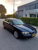 Volvo S60 2.4 140PK 2003 Blauw, Auto's, Voorwielaandrijving, 1442 kg, 74 €/maand, Blauw