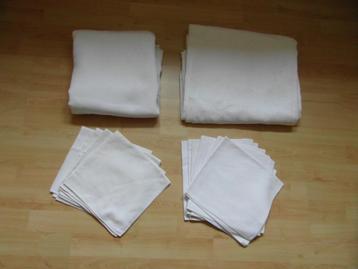 1 of 2 tafellakens wit damast; 5 en of 7 servetten; OOK APAR beschikbaar voor biedingen
