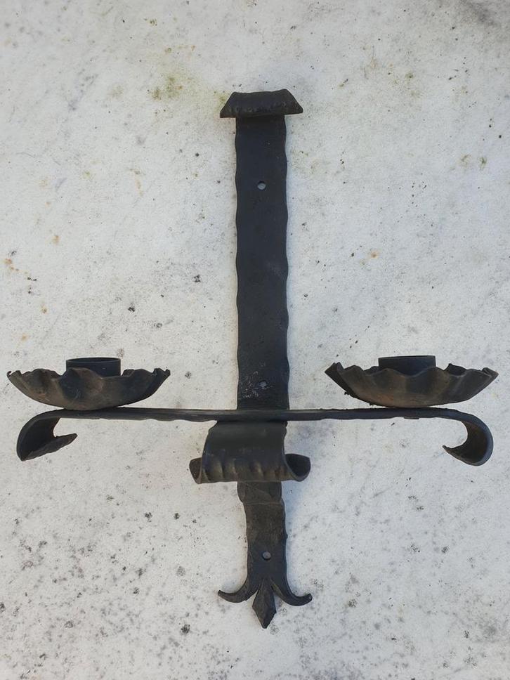 Antieke smeedijzeren kandelaar twee-armig, Antiek en Kunst, Antiek | Kandelaars, Ophalen of Verzenden