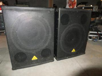  2 x behringer 1800d actieve subs beschikbaar voor biedingen