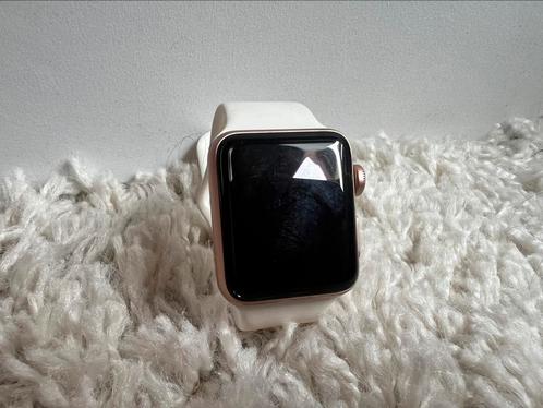 Hele mooie Apple watch series 3, Sieraden, Tassen en Uiterlijk, Smartwatches, Zo goed als nieuw, iOS, Ophalen