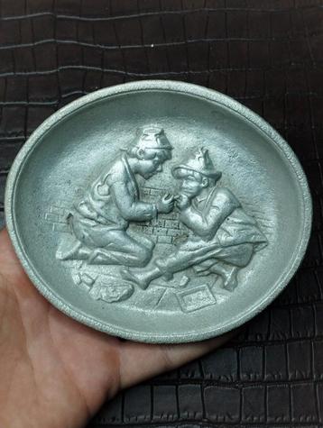 zeldzame vintage aluminium asbak beschikbaar voor biedingen