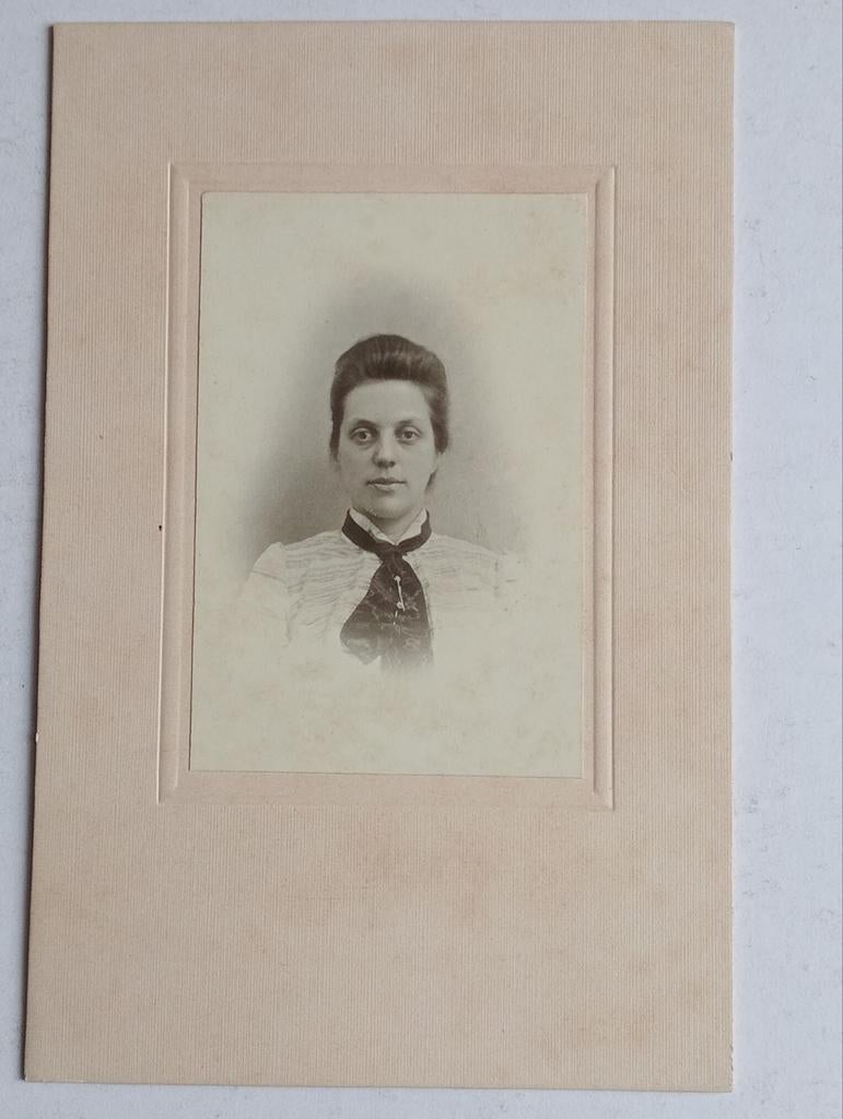 Oude CDV Foto Marie Ramaker - Circa 1900, Ophalen of Verzenden
